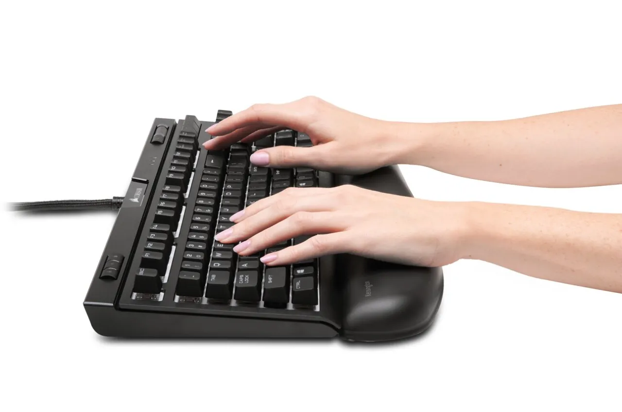 Fashion Kensington ErgoSoft™ Wrist Rest for Mechanical & Gaming Keyboards